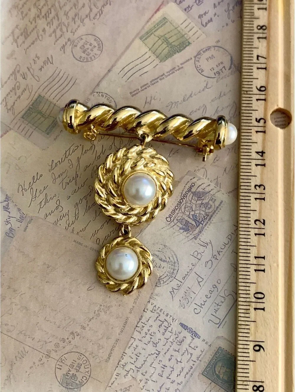Vintage Elegant Gold-Tone Bar Pin with Faux Pearl Drops - Classic Chic Accessory